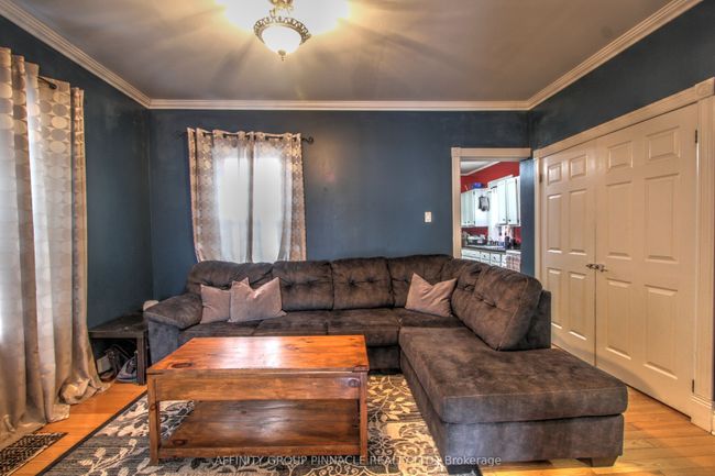 587 Chamberlain St, House other with 2 bedrooms, 1 bathrooms and 1 parking in Peterborough ON | Image 6