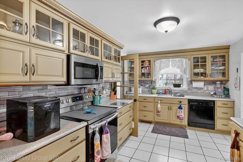 721 E Broad St, Chesaning, MI, 48616-1610 | Card Image