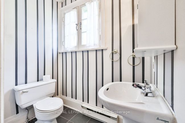 225 Glenrose Ave, House other with 4 bedrooms, 3 bathrooms and 4 parking in Toronto ON | Image 17