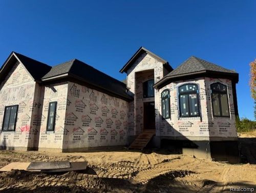 61367 Beacon Hill Dr, Washington Twp, MI, 48094-1222 | Card Image