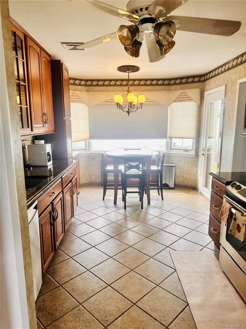 310 Southwood Cir, Syosset, NY, 11791-5714 | Card Image