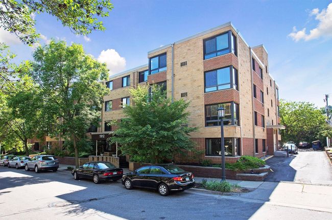 APT-302 - 1912 Dupont Ave S, Condo with 1 bedrooms, 1 bathrooms and null parking in Minneapolis MN | Image 34