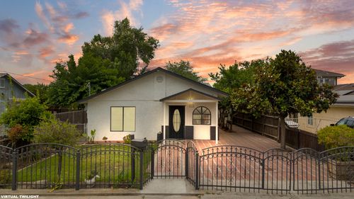 233 W River Ave, Porterville, CA, 93257-5331 | Card Image