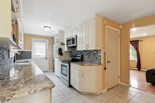 97 Castle Rd, Bristol, CT, 06010-5303 | Card Image