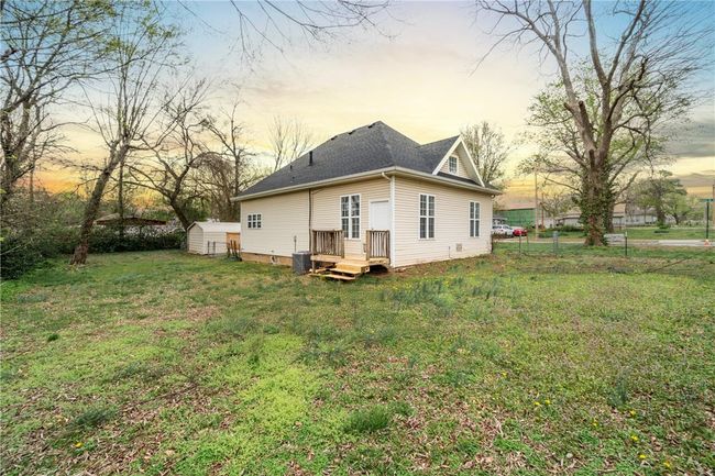 501 2 Nd Ave Sw, House other with 3 bedrooms, 3 bathrooms and null parking in Gravette AR | Image 12