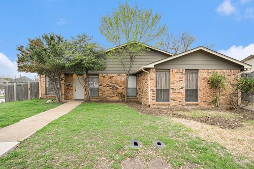 2201 Jackson Cir, Carrollton, TX, 75006-1635 | Card Image