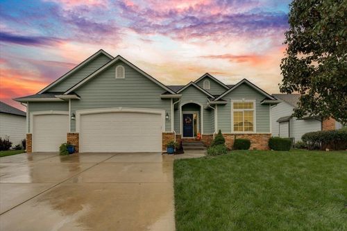 705 Charles St, Hesston, KS, 67062-7703 | Card Image