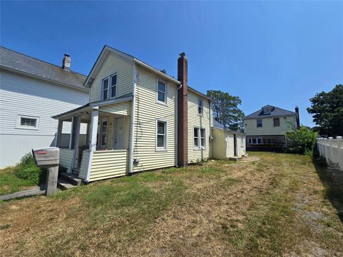 31 Union Ave, Patchogue, NY, 11772-2576 | Card Image