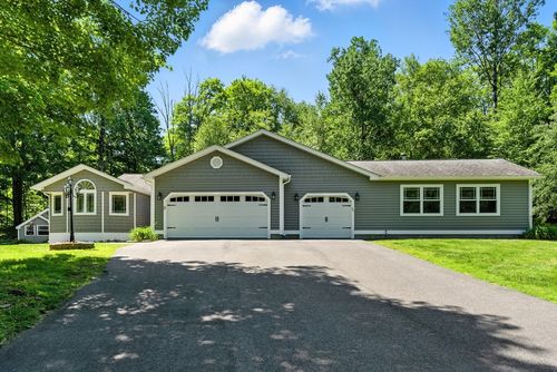 8 Sizer Dr, Wales, MA, 01081-9759 | Card Image