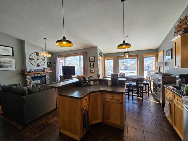 #68 Ironstone Drive, Townhouse with 4 bedrooms, 3 bathrooms and 4 parking in Coleman AB | Image 6