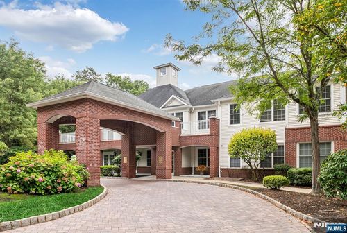 100 Ridgewood Rd, Township Of Washington, NJ, 07676-5117 | Card Image