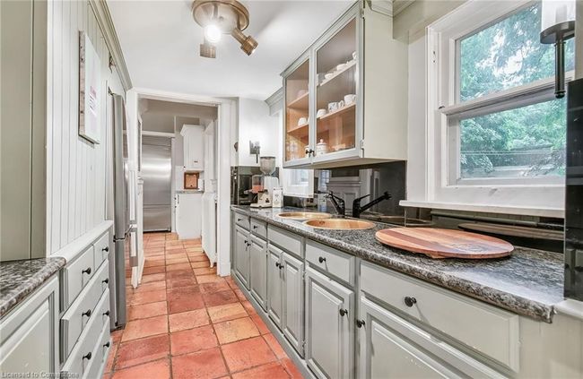 122 Dufferin Ave, House other with 7 bedrooms, 5 bathrooms and 7 parking in Brantford ON | Image 22