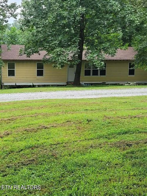 465 Sunset Ridge Ln, Hilham, TN, 38568-6233 | Card Image