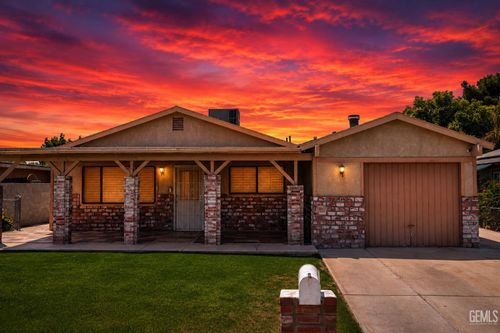 4809 Olivia St, Bakersfield, CA, 93307-5127 | Card Image