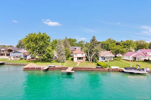 429 Edgewater Dr, Algonac, MI, 48001-1632 | Card Image