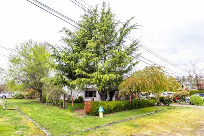 7647 Sharpe Street, House other with 3 bedrooms, 1 bathrooms and 3 parking in Mission BC | Image 2