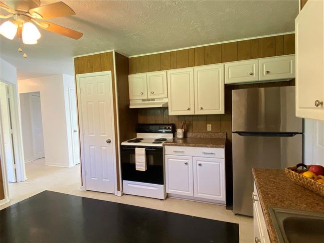 1004 Mill Creek Dr, House other with 2 bedrooms, 2 bathrooms and 1 parking in Brenham TX | Image 5