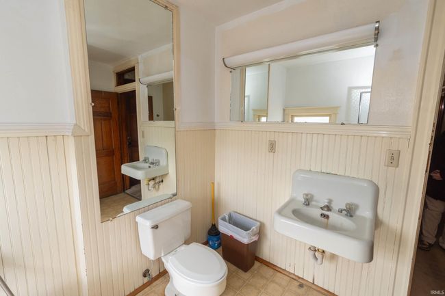 301 W Jackson Blvd, Home with 6 bedrooms, 3 bathrooms and null parking in Elkhart IN | Image 22
