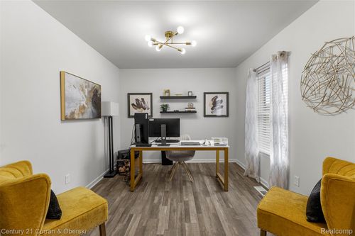 10851 Lakeview Dr, Taylor, MI, 48180-8235 | Card Image