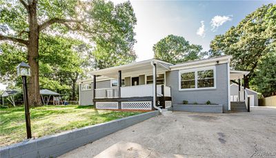 View of front facade with covered porch and a front lawn | Image 3