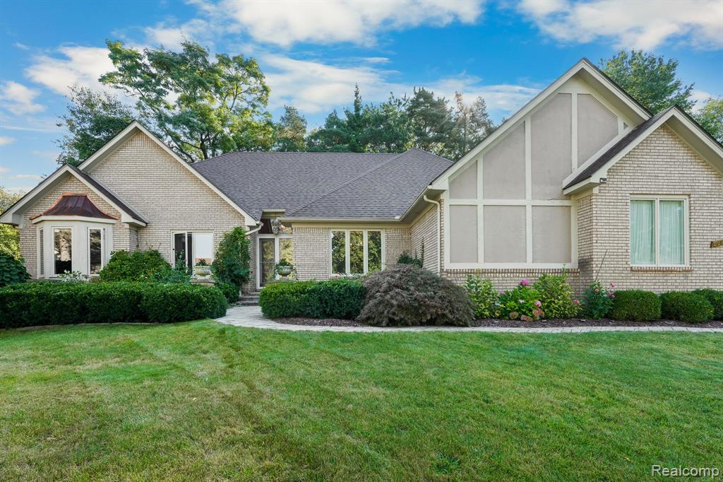 Norfolk Ct, Shelby Township, MI 48316