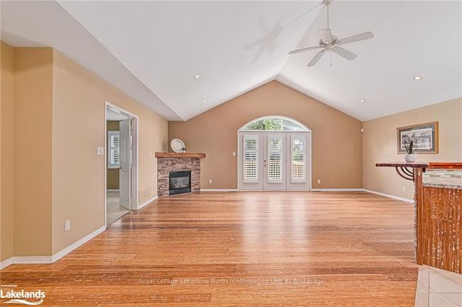 22 Westwind Dr, Condo with 4 bedrooms, 2 bathrooms and 2 parking in Collingwood ON | Image 9