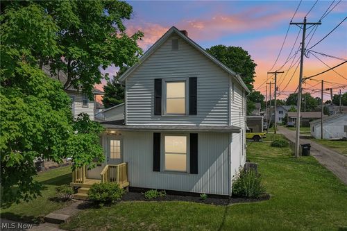 922 Pine St, Coshocton, OH, 43812-2350 | Card Image