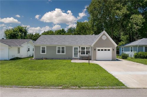 1610 Brookside St, Saint Joseph, MO, 64506-2318 | Card Image