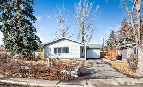 222 Springwood Pl Sw, Calgary, AB, T2W0L3 | Card Image