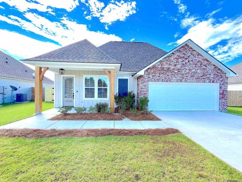 10462 Highcrest Dr, Denham Springs, LA, 70706-4504 | Card Image