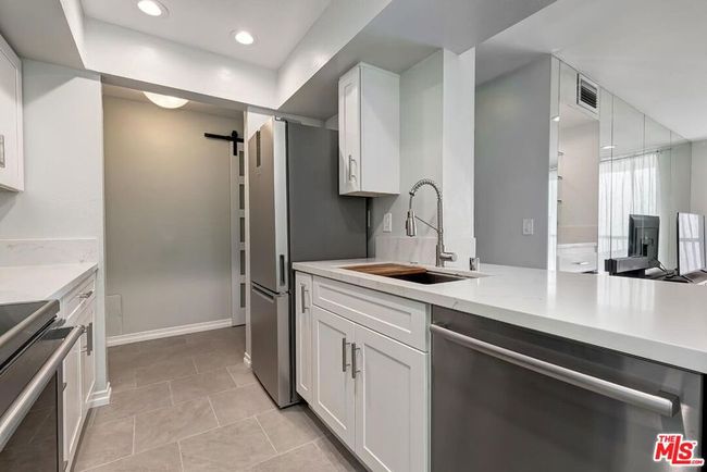 APT-418 - 906 N Doheny Dr, Condo with 1 bedrooms, 1 bathrooms and 1 parking in West Hollywood CA | Image 14