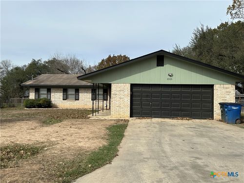 1313 Fieldcrest, New Braunfels, TX, 78130-3516 | Card Image