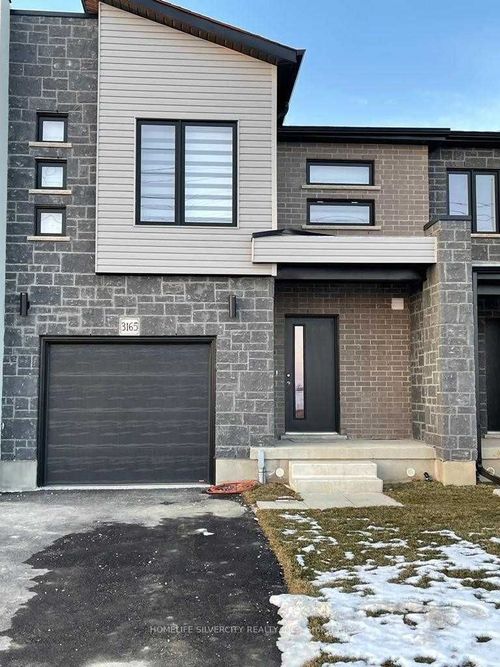 3165 Turner Cres, London, ON, N6M0J8 | Card Image
