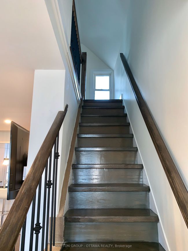 323 Montfort St, Home with 2 bedrooms, 3 bathrooms and 3 parking in Vanier ON | Image 13