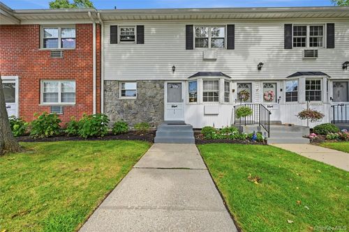 2310-2310 Wilshire Ln, Oakdale, NY, 11769-1442 | Card Image