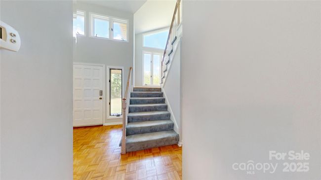 Great Natural Lighting Throughout! | Image 20