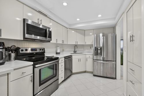 apt-704-2000 Presidential Way, West Palm Beach, FL, 33401-1513 | Card Image