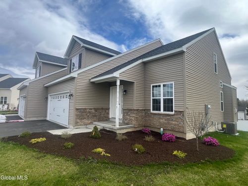 5 Tap In Ln, Mechanicville, NY, 12118-3757 | Card Image