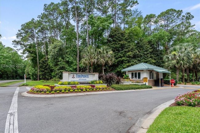 Gatehouse staff greets you 24 hours a day. | Image 6