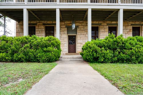 unit-b-2 Colony Row, Brackettville, TX, 78832-5242 | Card Image