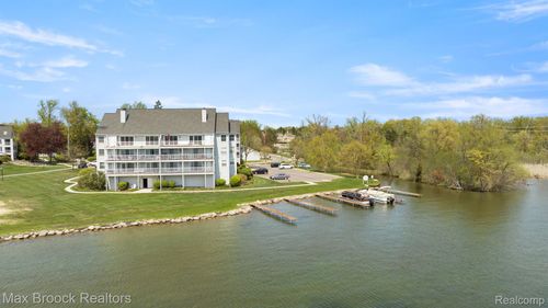 apt-72-3565 Port Cove Dr, W Bloomfld Tw, MI, 48328-4578 | Card Image