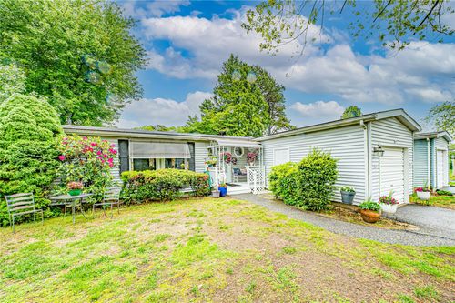 21 Limetree Dr, Manorville, NY, 11949-3118 | Card Image