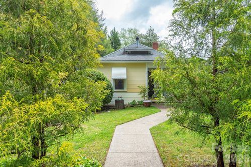 110 Enthoffer St, Black Mountain, NC, 28711-3216 | Card Image