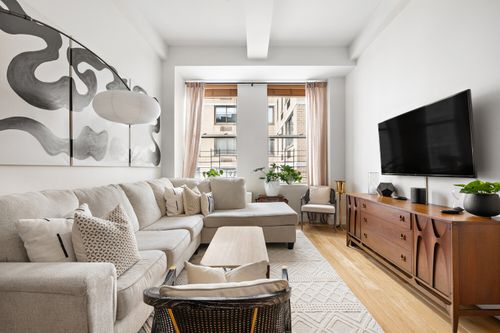 11d-49 E 21st St, New York, NY, 10010-6274 | Card Image