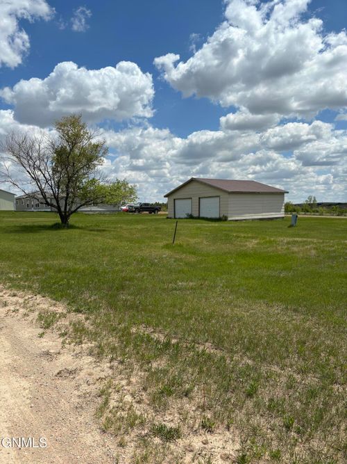 5 Hillcrest Dr, Belfield, ND, 58622 | Card Image