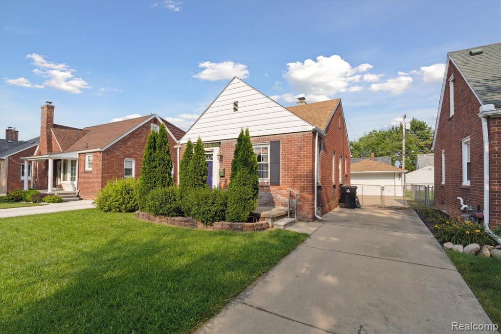 21st St, Wyandotte, MI 48192
