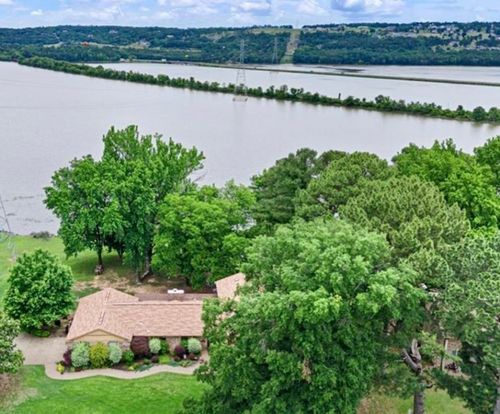 214 Shore Dr, Russellville, AR, 72802-8827 | Card Image