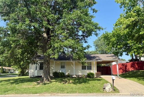 1415 Cinnamon Hills Drive, St Peters, MO, 63303 | Card Image