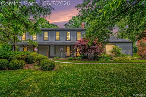 4071 Shore Crest Dr, West Bloomfield, MI, 48323-1758 | Card Image