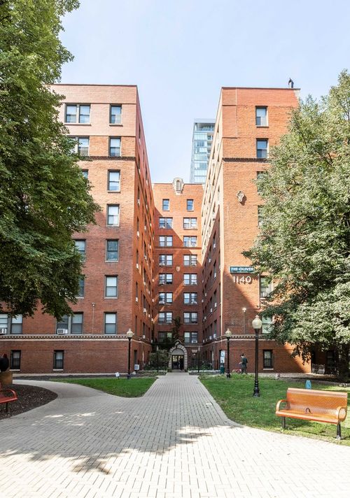 203-1140 N La Salle Dr, Chicago, IL, 60610 | Card Image